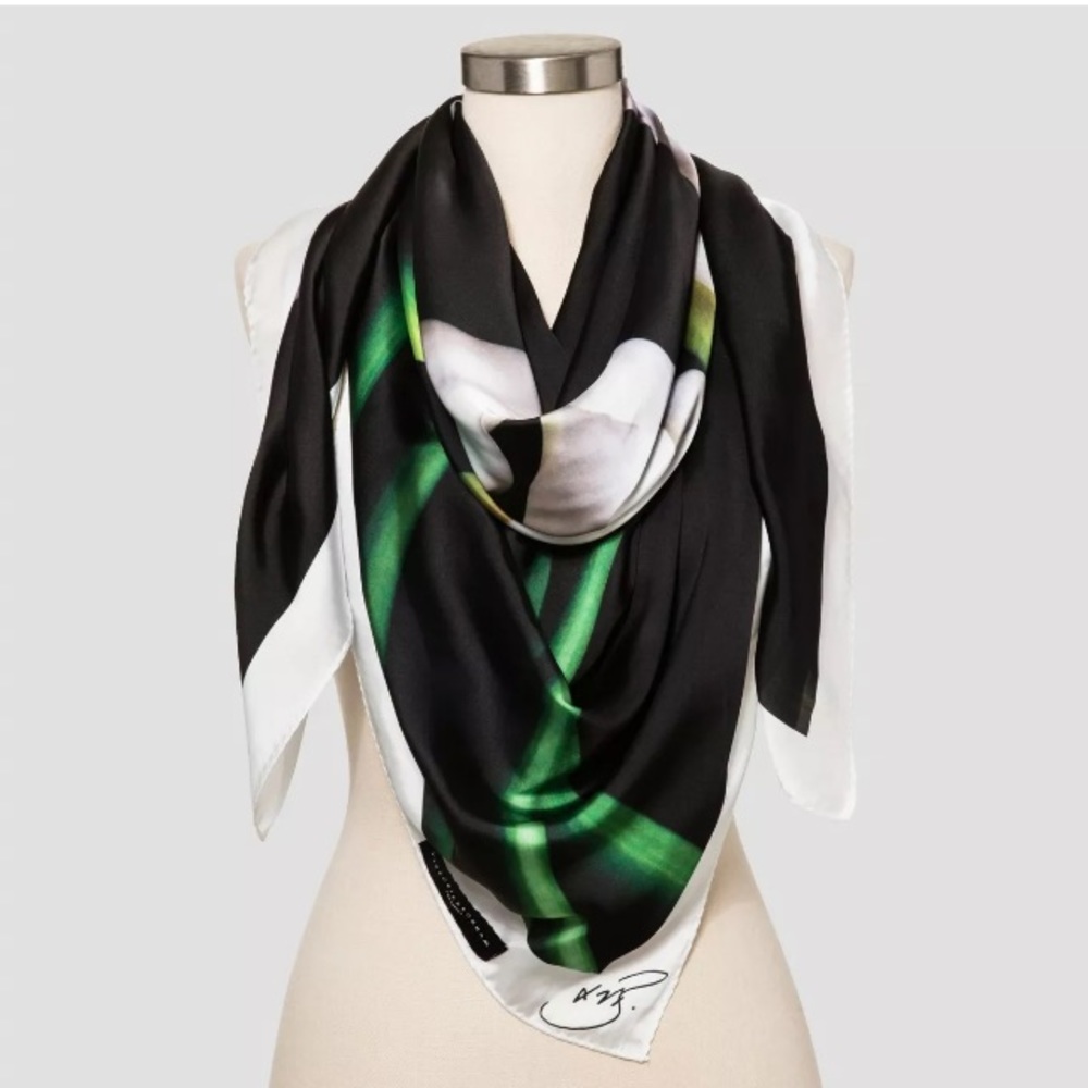 Limited Collectible 💝Victoria Beckham scarf